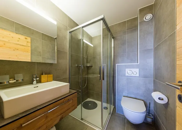 2 Bedroom - Close Lift R31