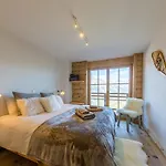 2 Bedroom - Close Lift R31 Appartement