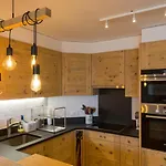 2 Bedroom - Close Lift R31